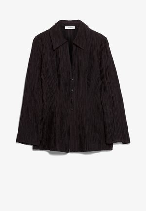Zwarte langemouw-shirt met een plissé textuur, uitgesneden kraag en knoopsluiting aan de voorkant. Heeft een ontspannen fit en een subtiele glans.