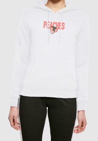 Biała bluzka z kapturem z napisem "PEACHES" oraz grafiką dwóch brzoskwiń. Posiada sznurki, kieszeń kangurką oraz ściągacze przy mankietach.