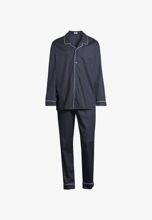 Mörkblå pyjamasuppsättning i lätt tyg, med vit passpoal, en skjorta med knappar och bröstficka, samt skräddarsydda byxor.