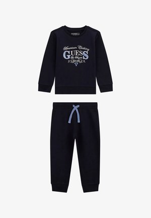 Marineblaues Zweiteiler-Set bestehend aus einem langärmligen Sweatshirt mit Logo und passenden Sweatpants mit einer hellblauen Kordel. Aus Baumwollmaterial.