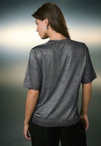 Next REGULAR FIT SHORT SLEEVE SPARKLE BOXY - Základné tričko - silver