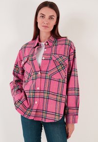 Nem kiválasztott, fuchsia