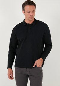 REGULAR FIT - Pitkähihainen paita - black