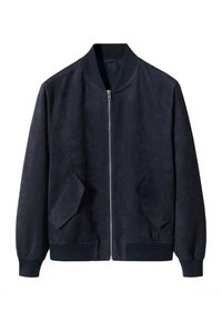 Giacca bomber in camoscio blu navy con zip frontale, polsini a coste e due tasche laterali. Texture liscia con design a vestibilità rilassata.