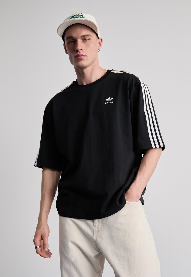adidas Originals - OVERSIZE TEE - Print T-shirt - black, Enlarge