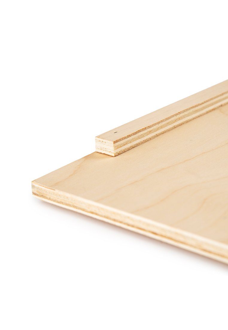 Multiplexplaat met een gladde oppervlakte, lichtbeige kleur, met een dunne kantafwerking voor het verbinden. Schoon, eenvoudig ontwerp.