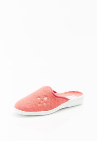 Zapatilla de tela de rizo rosa con una textura suave, diseño de parte trasera cerrada y suela de goma blanca. Presenta bordado de estrellas plateadas en la parte superior.