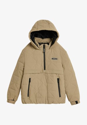 Beżowa pikowana kurtka z kapturem, z pół-zamkiem z przodu, dwoma czarnymi zamykanymi na zamek kieszeniami po bokach i elastycznymi mankietami. Podszewka w kolorze czarnym.