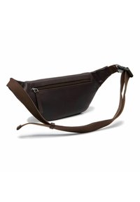 Marsupio in pelle marrone con tasca anteriore con zip, cinghia regolabile in tessuto e design elegante e curvo. Texture liscia con dettagli minimi.