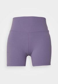 Shorts sportivi viola con vita alta, realizzati in tessuto elastico. Presentano linee pulite e cuciture minime per un aspetto snello.