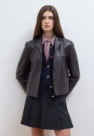 Les Copains, REGULAR-FIT JACKET WITH BUTTONS - Giacca in similpelle - dark brown