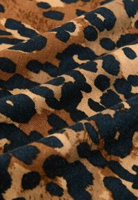 Next SLEEVELESS V-NECK SLOUCH - Rochie din jerseu - animal leopard
