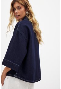 NA-KD Nööpidega pluus - rinse wash