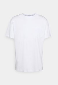 T-shirt bianca a maniche corte realizzata in cotone morbido, con una piccola tasca sul lato sinistro del petto e un logo ricamato sulla manica.