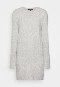 Robe-sweater gris clair avec un col rond et des manches longues, présentant un motif texturé et des poignets côtelés. Fabriquée en matériau tricoté doux.