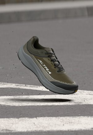 Altra, TORIN 9 GTX - Обувки за бягане по асфалт - dark olive/silver-coloured/night owl