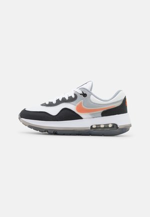 Nike Sportswear NIKE AIR MAX MOTIF NN GS - Zapatillas - white/safety orange/black