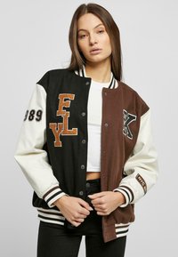 Karl Kani COLLEGE  - Bombertakki - black dark brown white