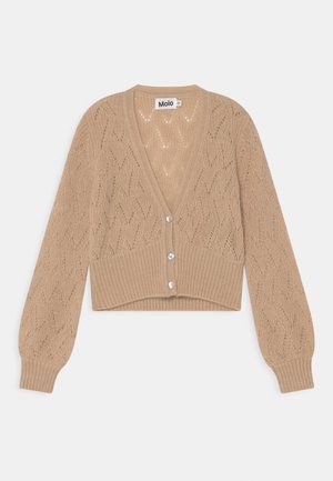 Beige gestrickter Damen-Cardigan mit V-Ausschnitt, drei Knöpfen, gerippten Bündchen und Saum sowie strukturiertem Lochmuster an Ärmeln und Vorderseite.