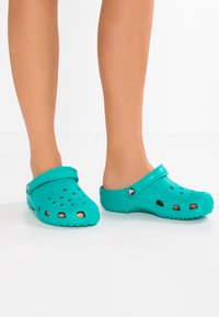 Crocs - CLASSIC - Matalakantaiset pistokkaat - tropical teal Pienoiskuva 1