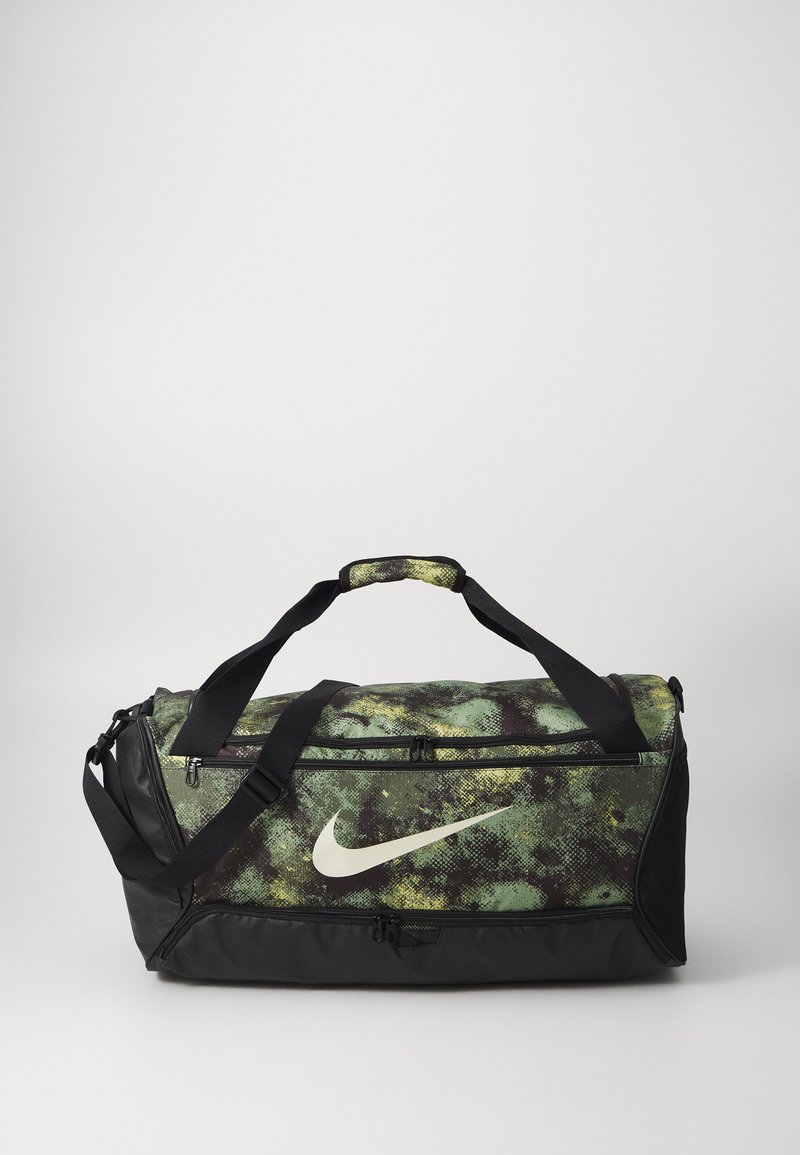 Nike Performance BRASILIA M 9.5 UNISEX - Urheilukassi - oil green/black/coconut milk