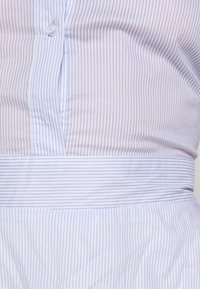 Molly Bracken Robe chemise - blue