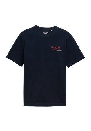 Marineblaue Baumwoll-T-Shirt mit kurzen Ärmeln, auf der Brust mit dem "TOM TAILOR" Logo in Rot und Weiß. Runder Ausschnitt, lockere Passform.