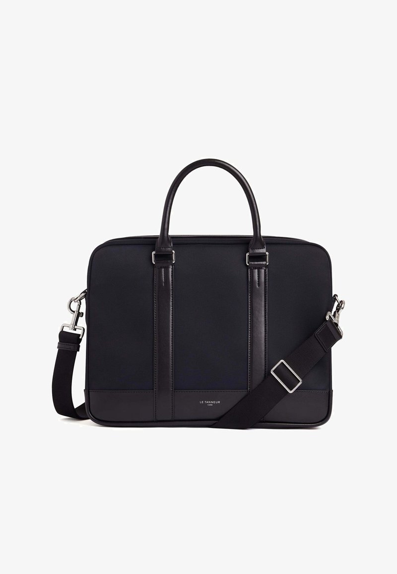 Borsa laptop nera strutturata con dettagli in pelle, due manici superiori, tracolla removibile e finitura in tela liscia. Presenta un dettaglio con logo.