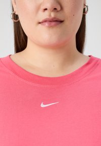 Nike Sportswear TEE - Jednoduché tričko - pink/white