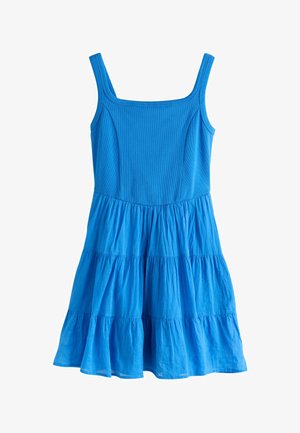 Modré šaty bez rukávov so štvorcovým výstrihom a vrstvenou sukňou, vyrobené z ľahkej, textúrovanej látky.