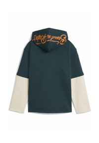 Felpa con cappuccio di colore teal con maniche crema; presenta una scritta arancione sul cappuccio; realizzata in tessuto morbido e con una vestibilità comoda.