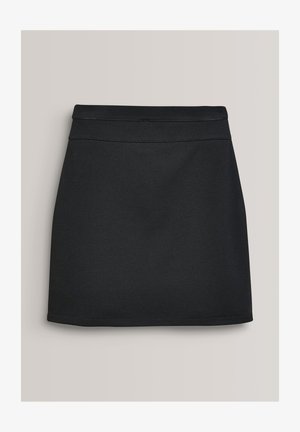 Must seelik, millel on sile tekstuur, liibuv disain ja lai vöökoht. Äär on sirge ja ühtlane, ilma nähtavate mustrite või riistvarata.