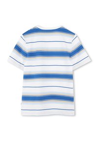 Bílá tričko s horizontálními pruhy v odstínech modré, béžové a světle modré. Klasický kulatý výstřih a krátké rukávy. Měkký bavlněný materiál.