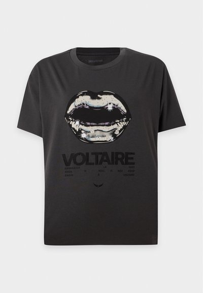 Μαύρο κοντομάνικο T-shirt με λαμπερό ασημένιο σχέδιο χειλιών και το κείμενο "VOLTAIRE" τυπωμένο από κάτω μπροστά.