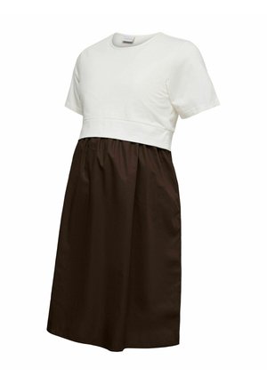 Hvid top med korte ærmer med en påsyet opsamlet mørkebrun nederdel, der skaber en todelt midi-kjole med rund halsudskæring.