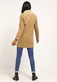 Topshop Krátký kabát - light brown