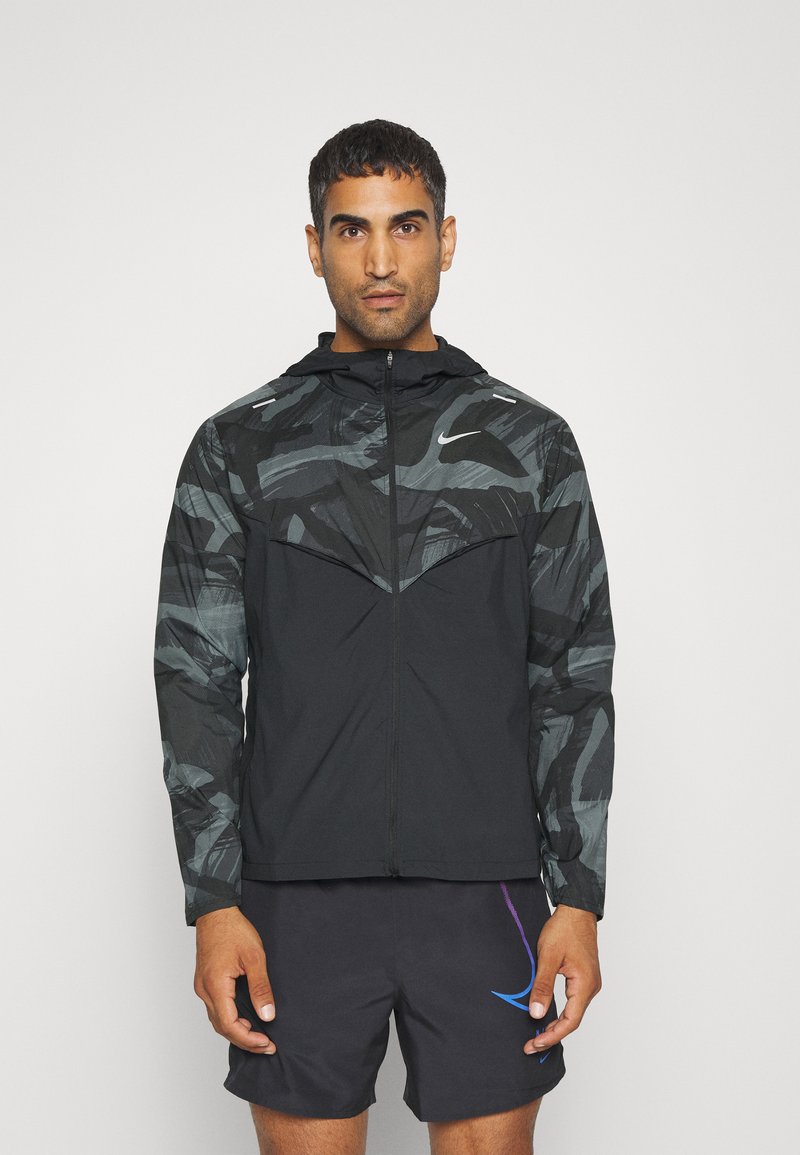 Nike Performance WINDRUNNER CAMO Running jacket black/silver/black