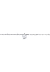 Bracciale a catena in argento con un charm circolare texture dallo sviluppo leggermente irregolare, intercalato da piccole perline sferiche.
