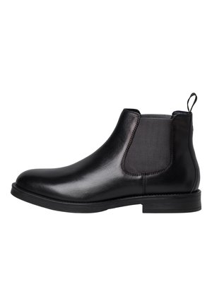 Botte Chelsea noire en cuir avec panneaux élastiques sur les côtés, bout rond et tirant au niveau du talon ; semelle en caoutchouc plate et finition lisse.