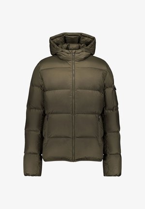 Olijfgroene donsjas met capuchon, ritssluiting aan de voorkant, twee zijzakken met rits en een ritszak op de linkermouw, ontworpen voor koud weer.