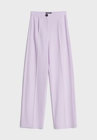 Paarse wijde broek met een op maat gemaakt ontwerp, voorplooien en een enkele zwarte knoopsluiting in de taille. Gladde textuur.