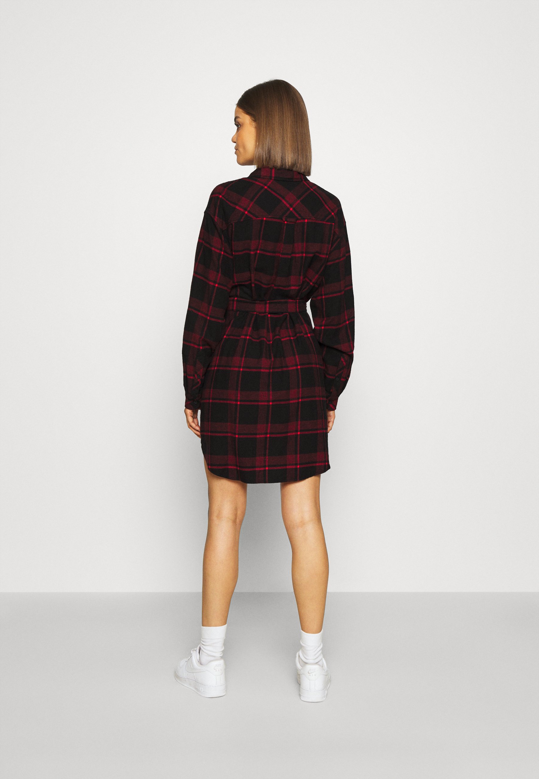 Tommy Jeans DRESS - Blousejurk - deep crimson/black/meerkleurig - Zalando.nl