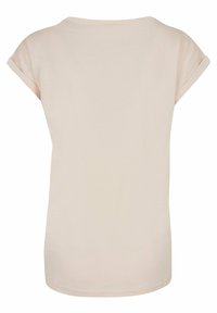 Kurzärmliges, weiches pinkfarbenes T-Shirt aus Baumwolle. Es hat einen runden Halsausschnitt und aufgerollte Ärmel, mit einem schlichten Rücken und einem lockeren Schnitt.