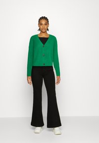 Vero Moda VMLEA V NECK CARDIGAN - Casaco de malha - holly green