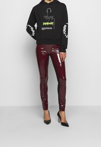 KARL LAGERFELD Jersey con capucha - black
