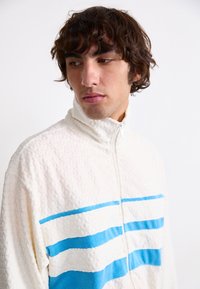 Thumbnail Image 5