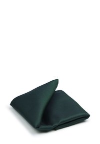 Donkergroene stoffen servet met een gestructureerde afwerking, gevouwen en schuin geplaatst. De randen zijn licht gebogen en glad.