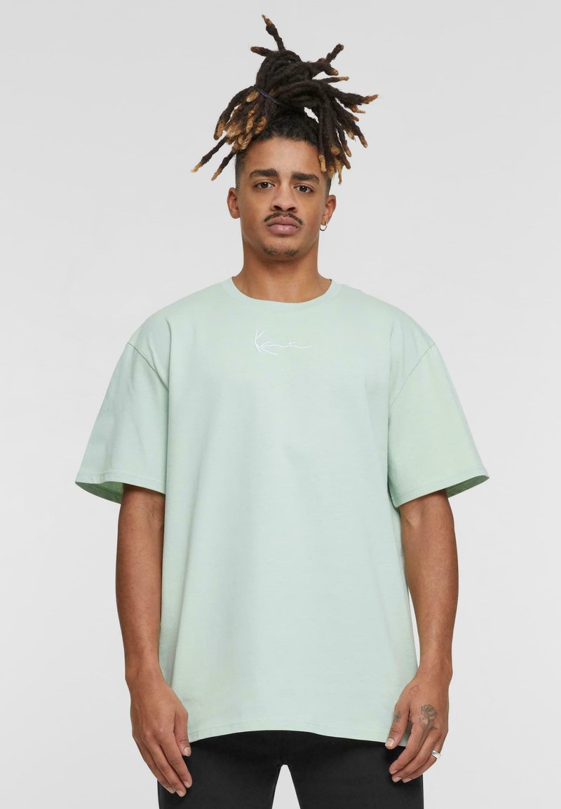 Karl Kani - SMALL SIGNATURE ESSENTIAL TEE - Apdrukāts T-krekls - light mint, Palielināt