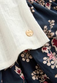 Laura Ashley SET   - Šorti - cream navy