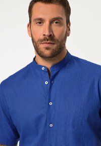 JP1880 MANCHES COURTES ET COL OFFICIER. COUPE MODERN FIT. - Camicia